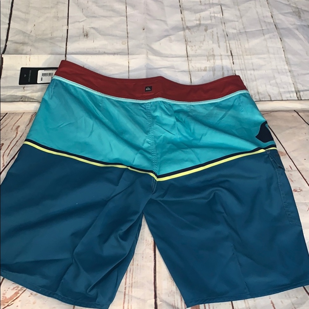 Quiksilver menโs board shorts ride the wave ๐ - Picture 3 of 3